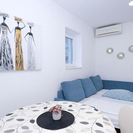 Apartment Smile Solin Luaran gambar
