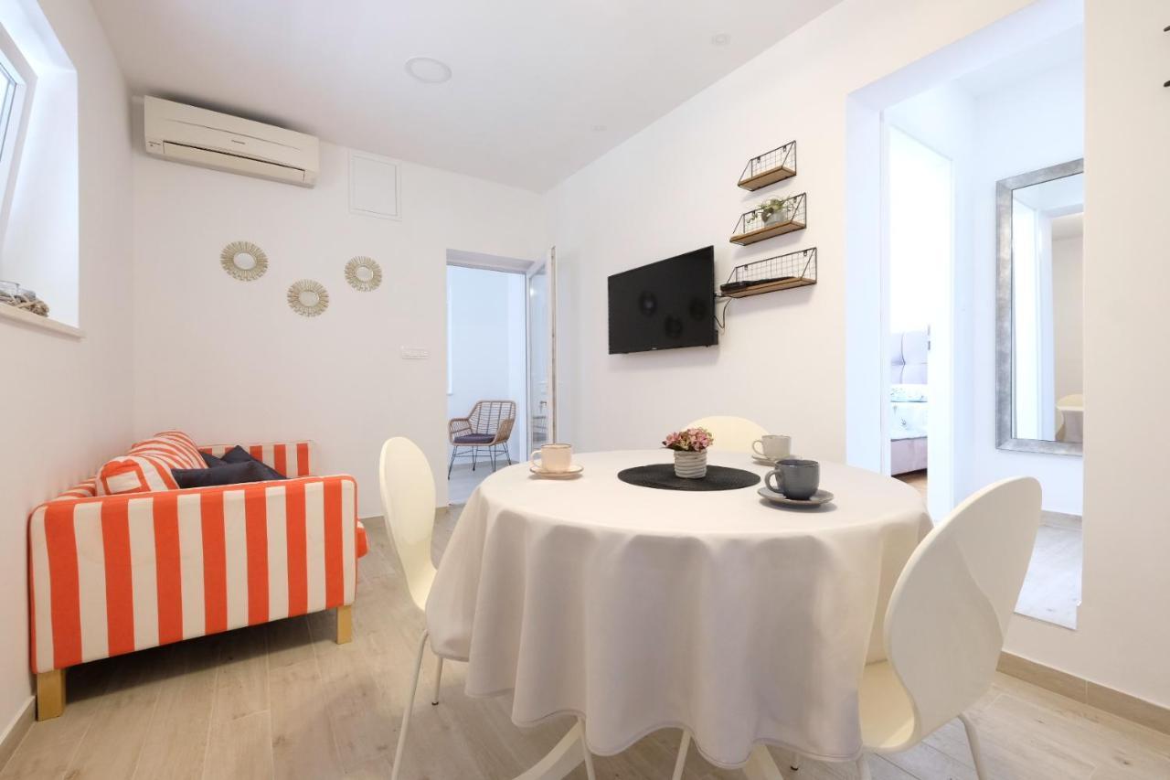 Apartment Smile Solin Luaran gambar
